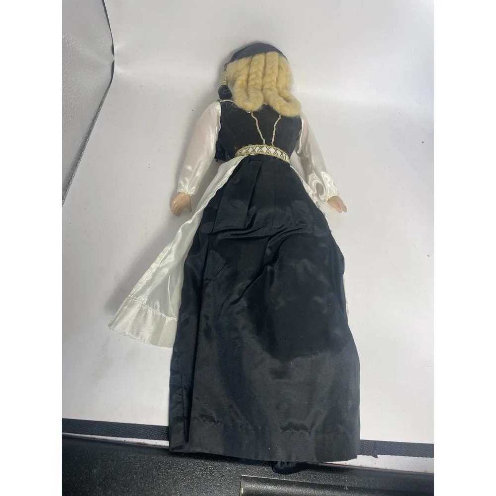 Vintage Croatian Folk Doll/joann/ Iceland 16